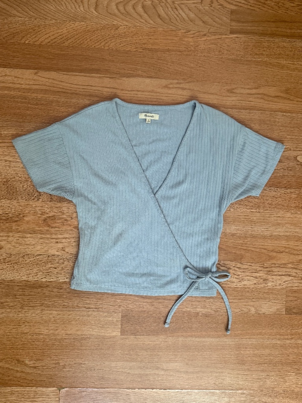 Madewell Wrap Top Light Blue Size M V-Neck Short Sleeve